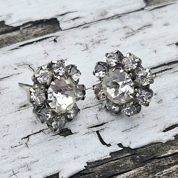 Vintage Rhinestone Earrings - Picture 5 of 9